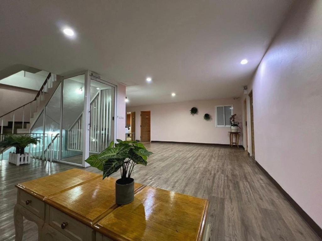 Phaphoom Boutique Residence Bangkok Exteriör bild